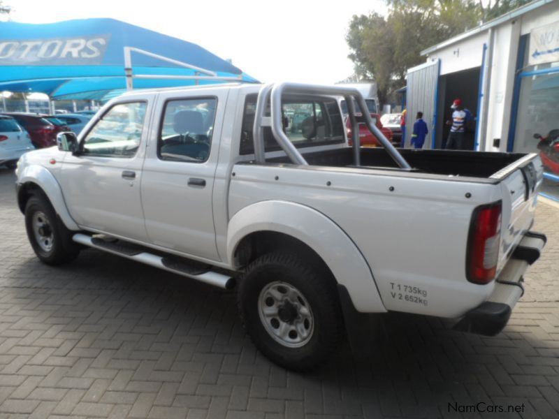 Nissan NP300 2.4i 4X4 D/C in Namibia