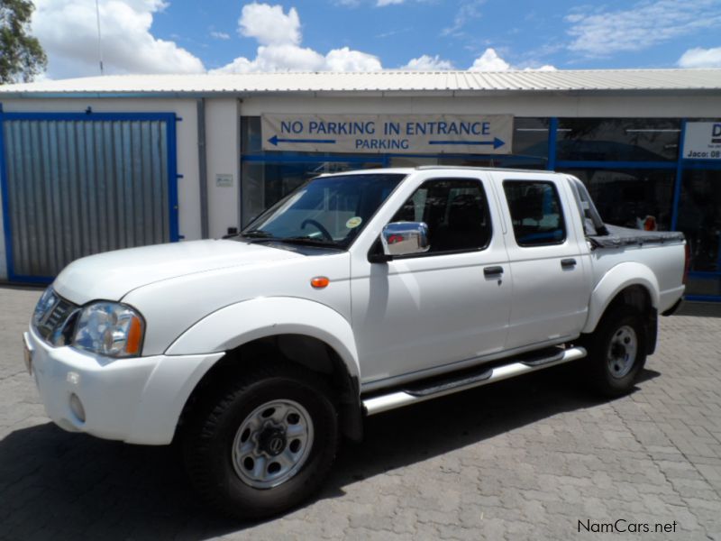 Nissan NP300 2.4i 4x4 D/Cab in Namibia