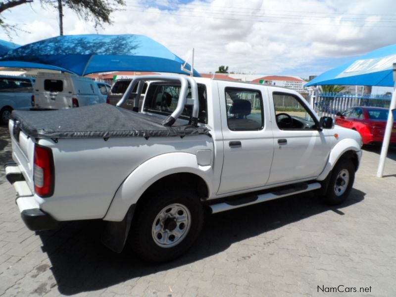 Nissan NP300 2.4i 4x4 D/Cab in Namibia