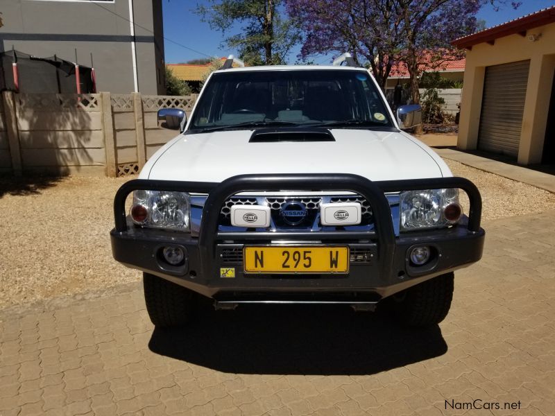 Nissan NP300 2.5 TDI 4x4 D/C PU in Namibia