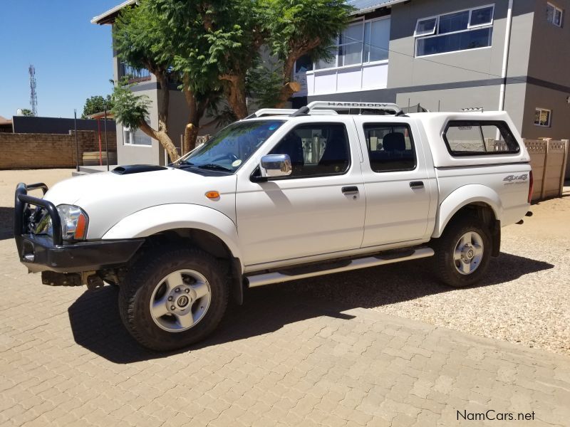 Nissan NP300 2.5 TDI 4x4 D/C PU in Namibia