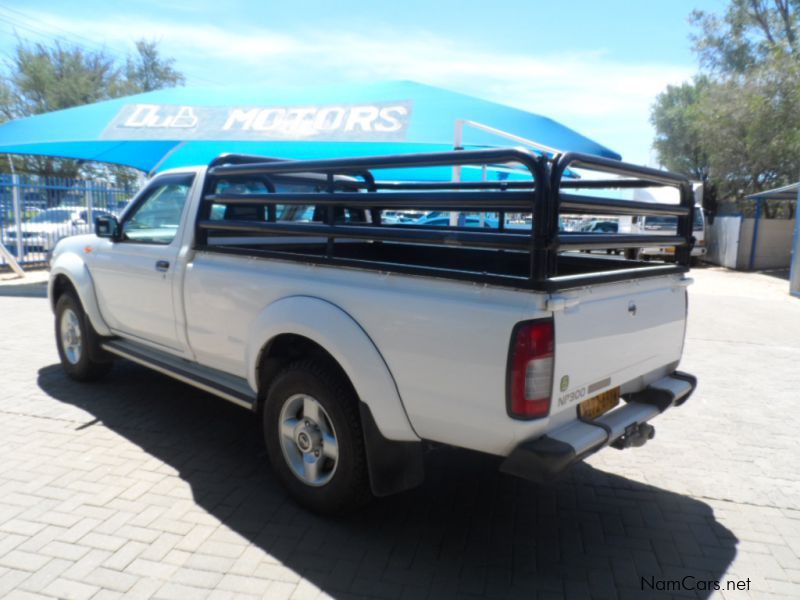 Nissan NP300 2.5 TDI Hi-Rider 4x2 S/Cab in Namibia