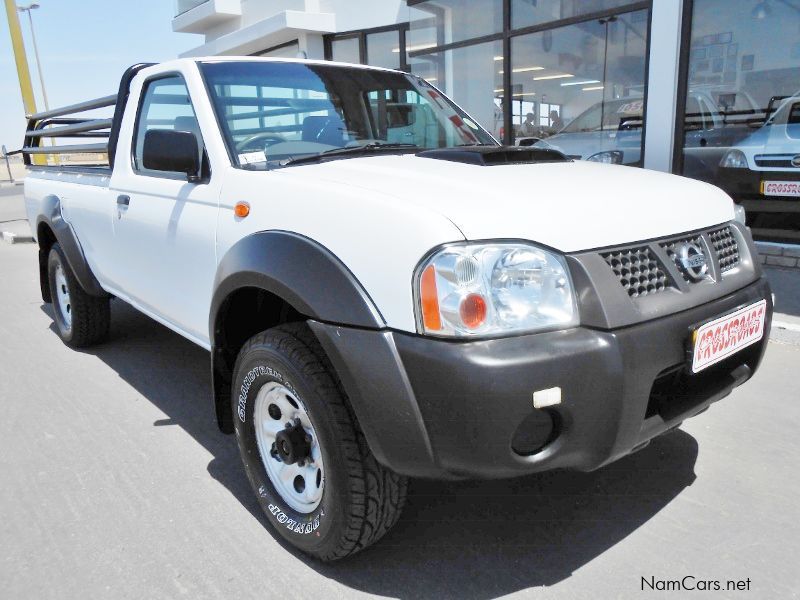 Nissan NP300 2.5 d 4x4 (diesel) in Namibia