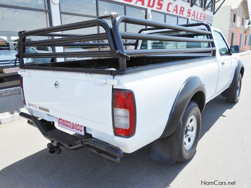 Nissan NP300 2.5 d 4x4 (diesel) in Namibia