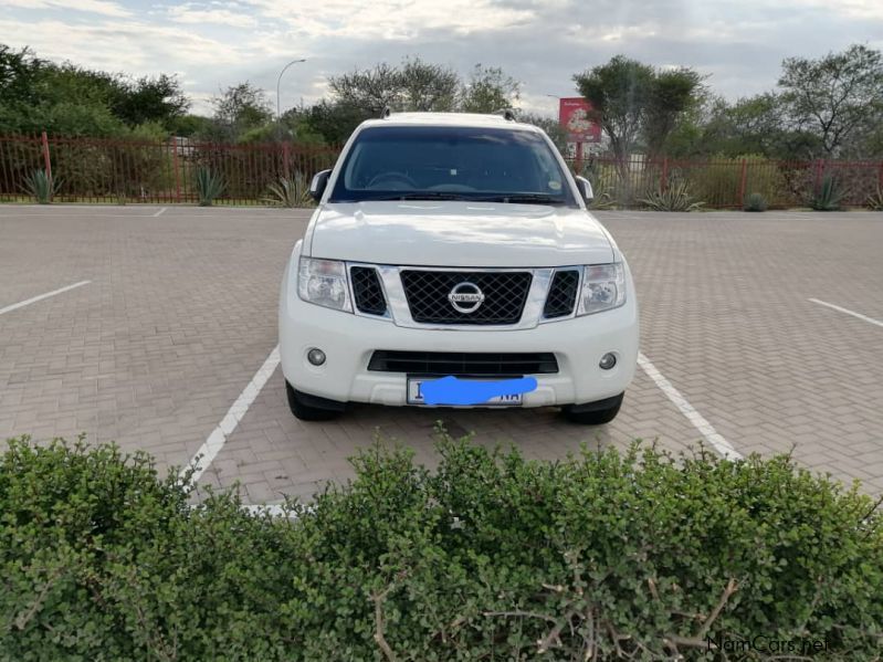 Nissan Pathfinder 4.0 v6 4x4 Petrol Automatic in Namibia