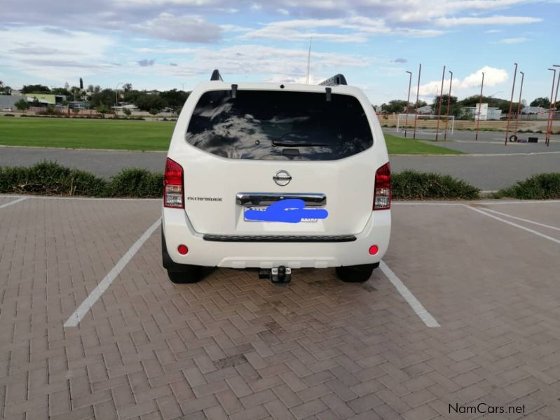 Nissan Pathfinder 4.0 v6 4x4 Petrol Automatic in Namibia