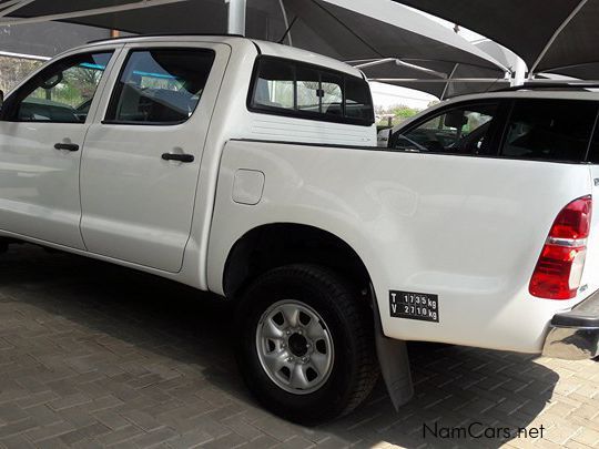 Toyota Hilux D/Cab 2.5 D4D 4x4 manual in Namibia