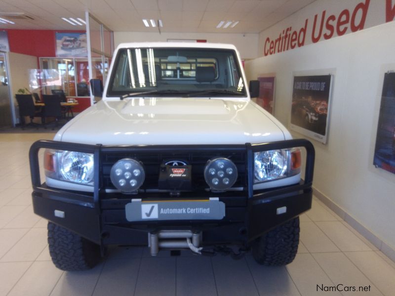 Toyota LANCRUISER S/C 4.0 4X4 in Namibia