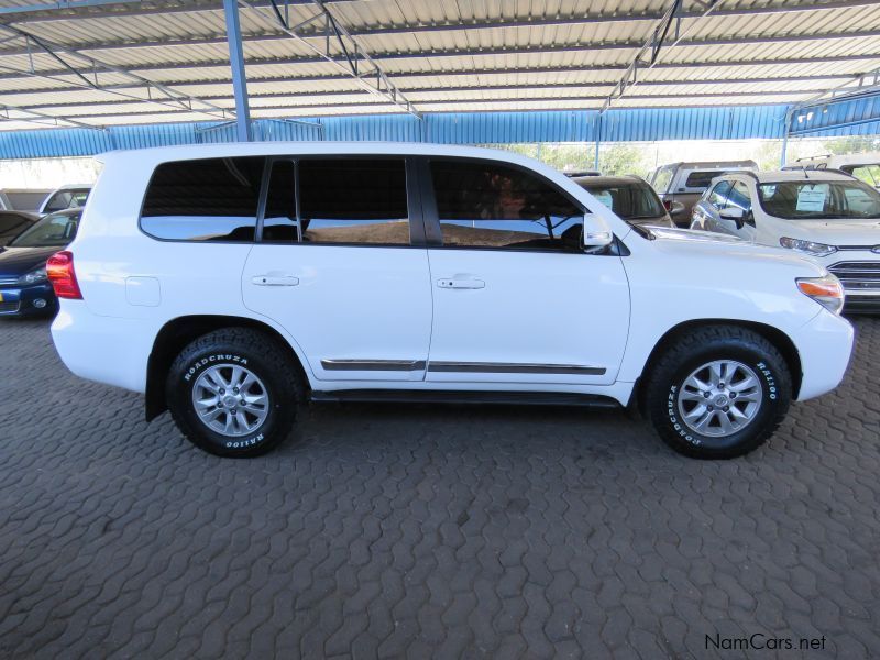 Toyota LANDCRUISER 200 SERIES 4.6 V8 PETROL in Namibia