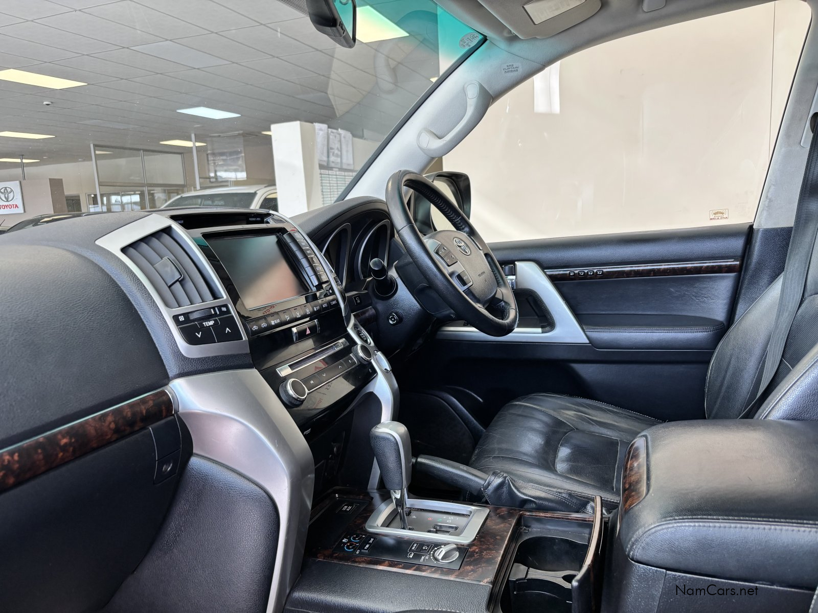 Toyota LANDCRUISER 200 VX 4.5D in Namibia