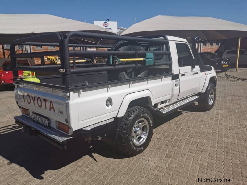 Toyota LANDCRUISER 4.0 V6 S/C 4X4 in Namibia