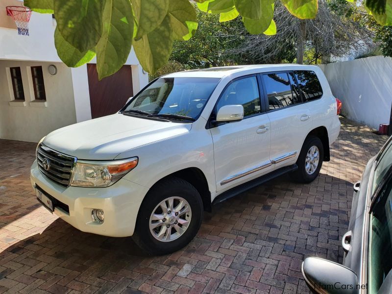 Toyota LANDCRUISER VX 200 V8 D in Namibia