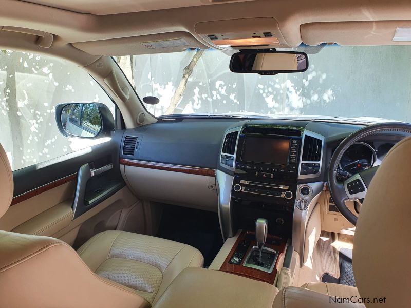 Toyota LANDCRUISER VX 200 V8 D in Namibia