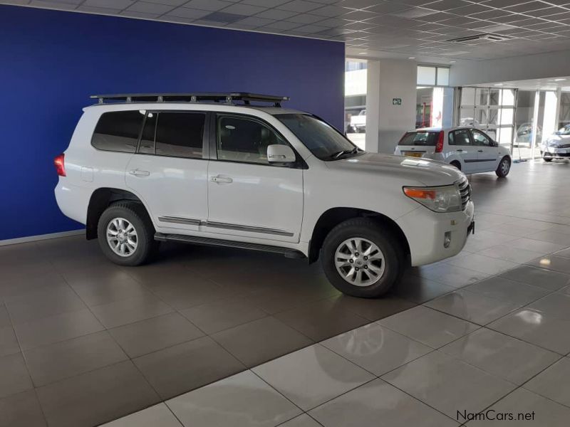 Toyota Land Cruiser 200 V8 4.5D VX AT in Namibia