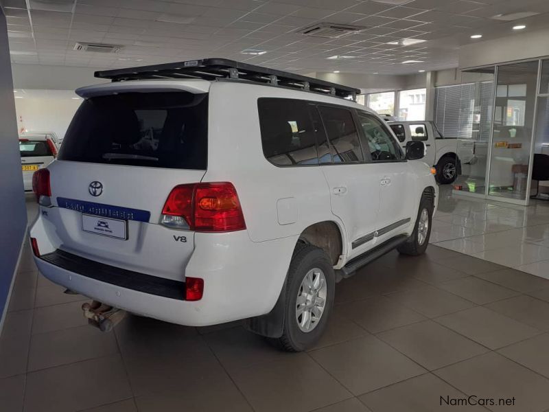 Toyota Land Cruiser 200 V8 4.5D VX AT in Namibia