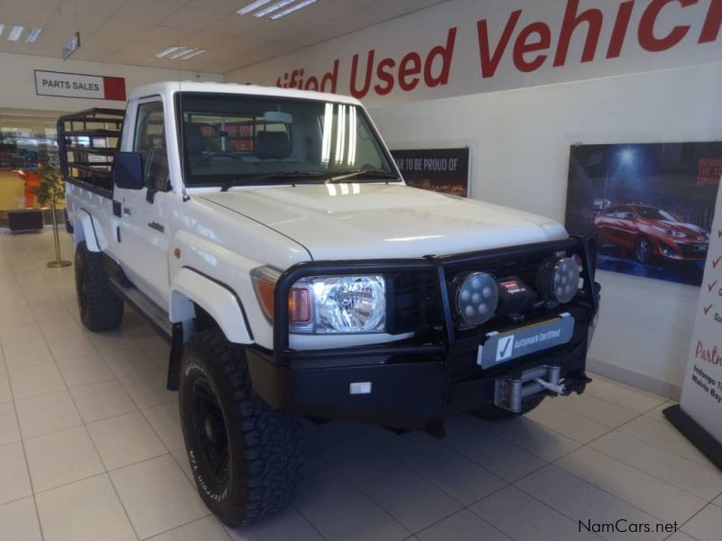 Toyota Land Cruiser 4.0 4X4 in Namibia