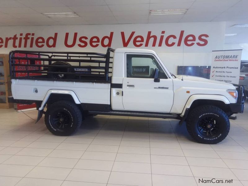 Toyota Land Cruiser 4.0 4X4 in Namibia