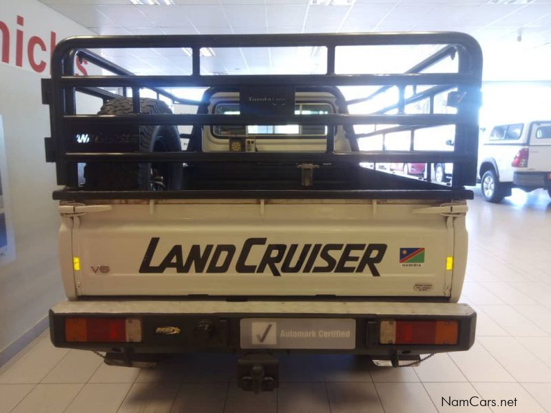 Toyota Land Cruiser 4.0 4X4 in Namibia
