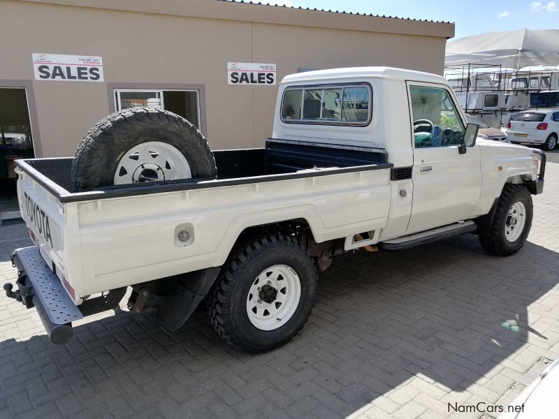 Toyota Land Cruiser 4.0 V6 S/C P/U in Namibia