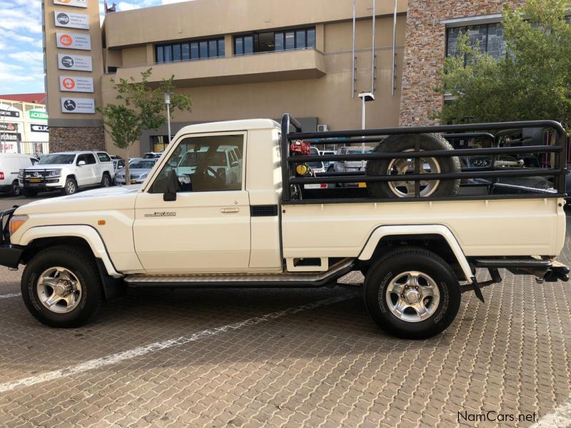 Toyota Land Cruiser 4.0L V6 4WD in Namibia