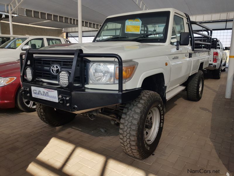 Toyota Land Cruiser 4.0L V6 Petrol Man 4x4 in Namibia