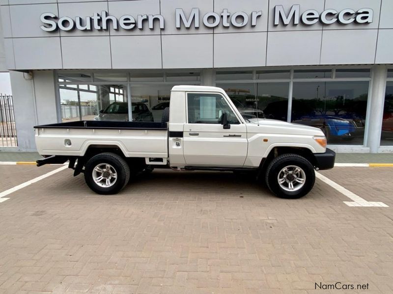 Toyota Land Cruiser V6 4.0Lt in Namibia