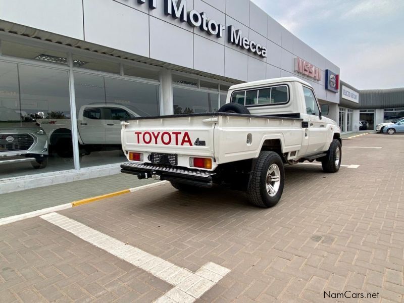 Toyota Land Cruiser V6 4.0Lt in Namibia