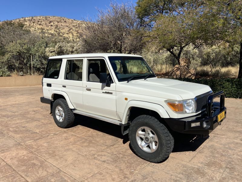 Toyota land cruiser 76
