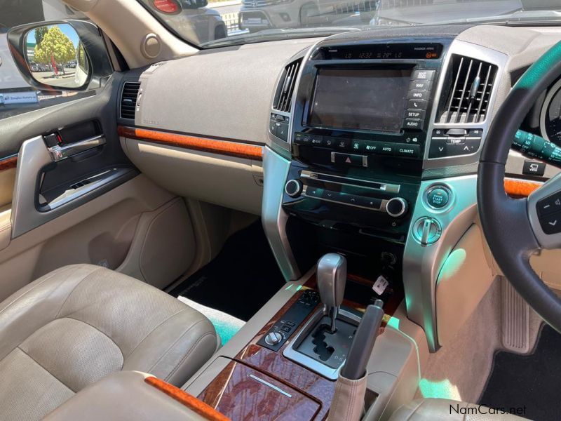 Toyota LandCruiser 200 V8 4.6 VX A/T in Namibia