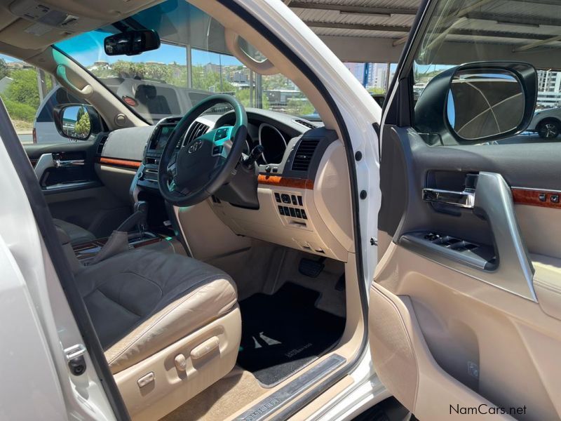 Toyota LandCruiser 200 V8 4.6 VX A/T in Namibia