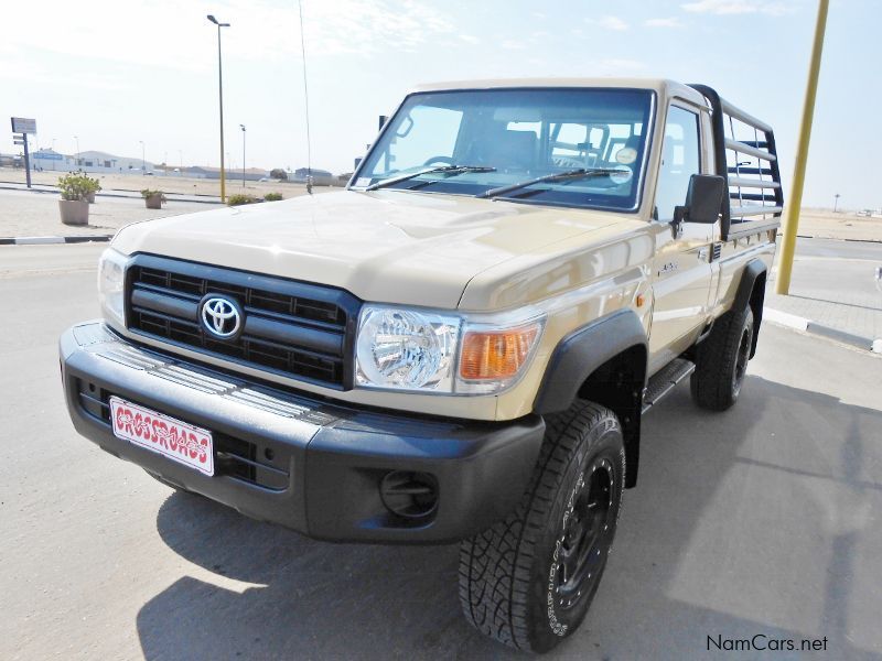 Toyota Landcruiser 4.0 P/U V6 4x4 in Namibia