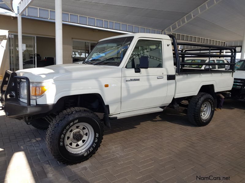 Toyota Landcruiser 4.0 V6 4x4 in Namibia