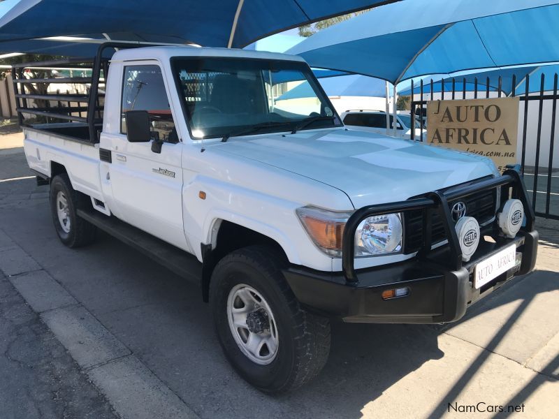 Toyota Landcruiser 4.0 V6 S/C 4x4 in Namibia