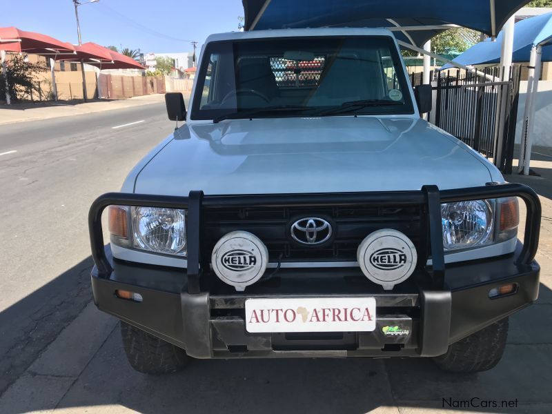 Toyota Landcruiser 4.0 V6 S/C 4x4 in Namibia