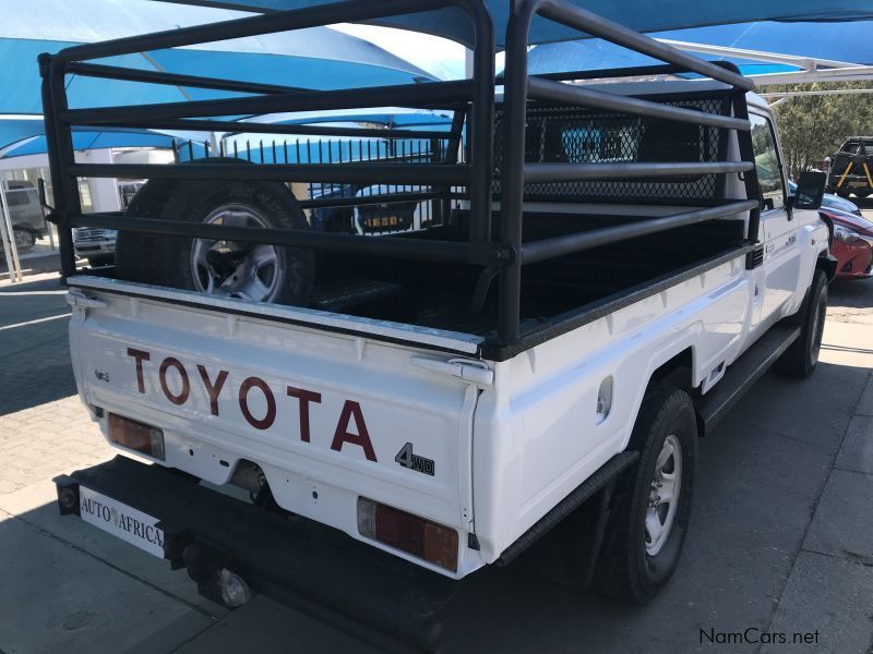 Toyota Landcruiser 4.0 V6 S/C 4x4 in Namibia