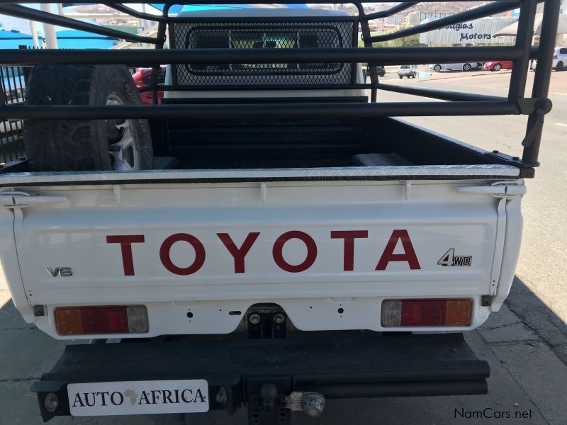 Toyota Landcruiser 4.0 V6 S/C 4x4 in Namibia