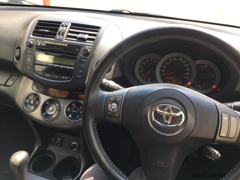 Toyota RAV4 2.0 VX Petrol A/T in Namibia