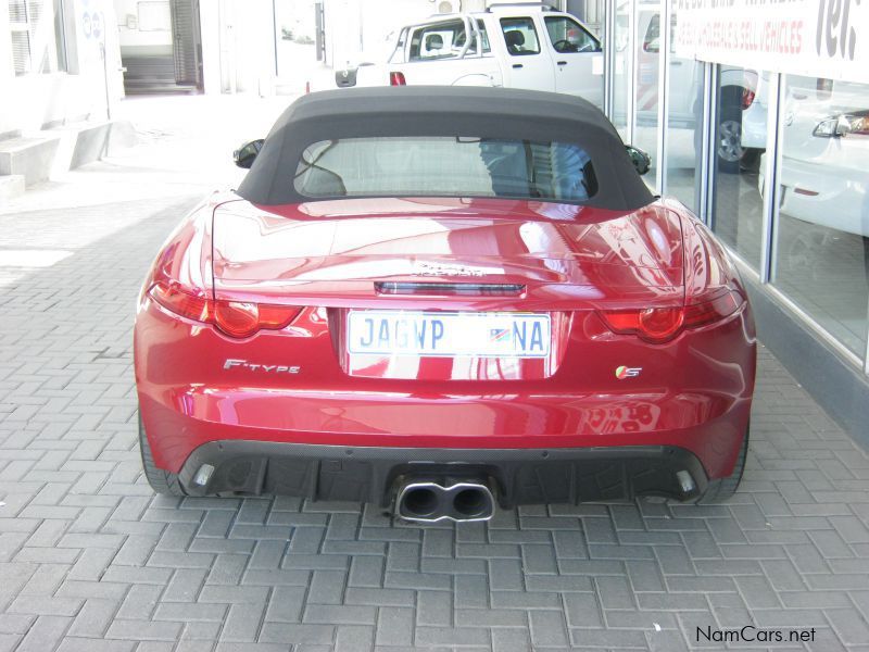 Jaguar F Type in Namibia