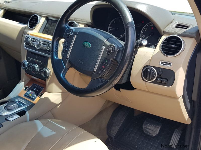 Land Rover Discovery 4   3.0TD  SDV6 SE in Namibia