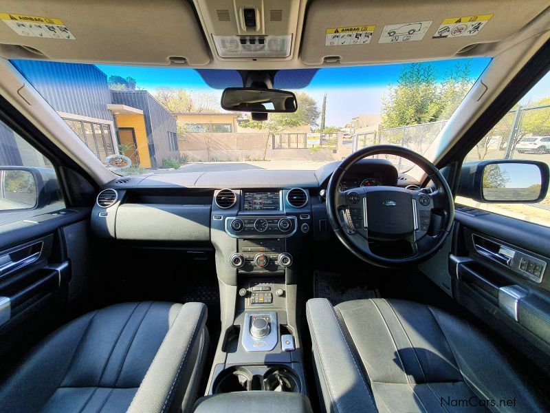 Land Rover Discovery 4 SE in Namibia