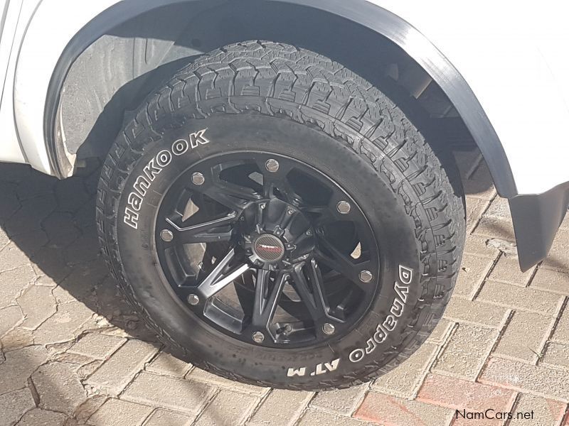 Mitsubishi Triton 2.5 Di-d Double Cab 4x2 100kw Difflock in Namibia