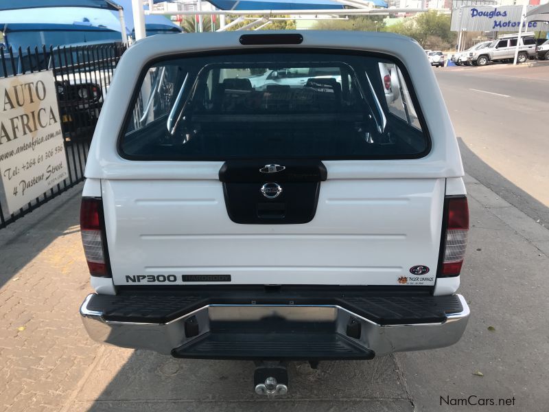 Nissan NP300  Hardbody 2.5 4x4  Desert Edition in Namibia