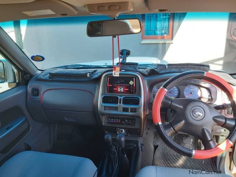 Nissan NP300 2.5 4x4 in Namibia