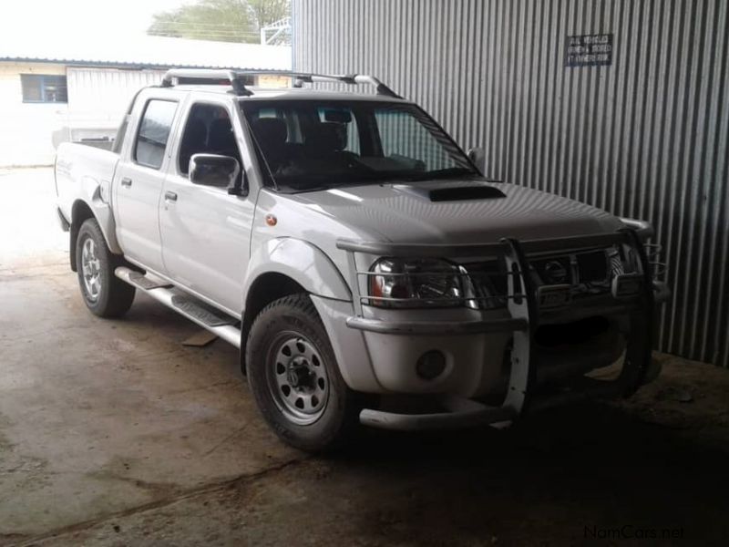 Nissan NP300 2.5 DC 4x4 in Namibia