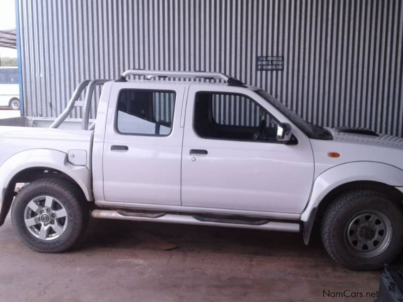 Nissan NP300 2.5 DC 4x4 in Namibia