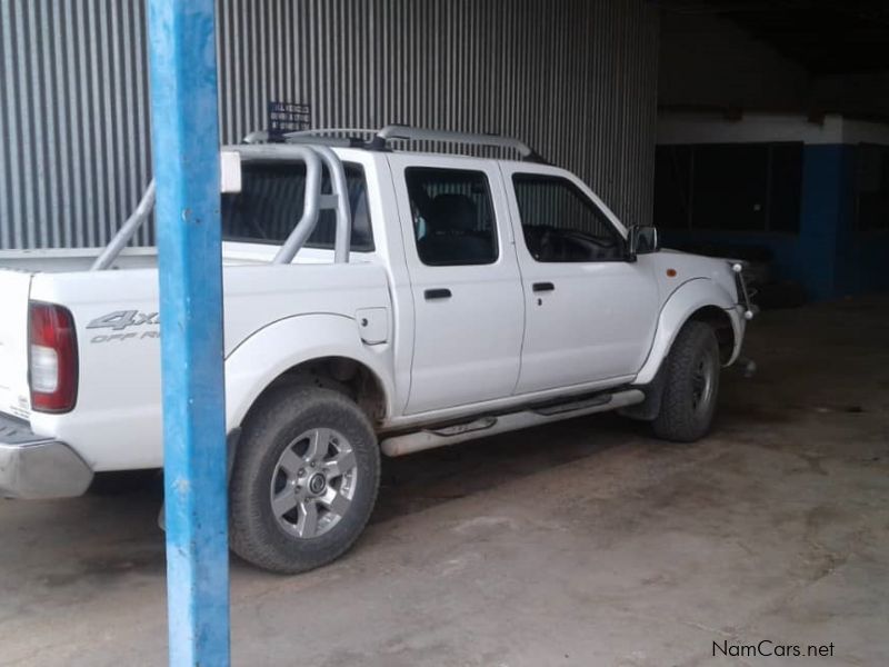 Nissan NP300 2.5 DC 4x4 in Namibia