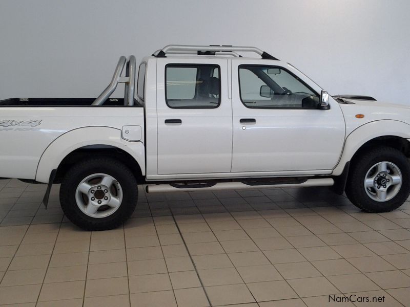Nissan NP300 2.5Td D/C 4x4 in Namibia