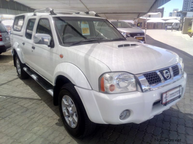 Nissan NP300 D/CAB 2.5TDCI 4X4 in Namibia