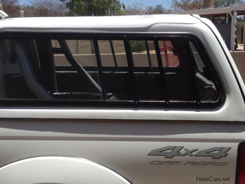 Nissan NP300 DC 4x4 in Namibia