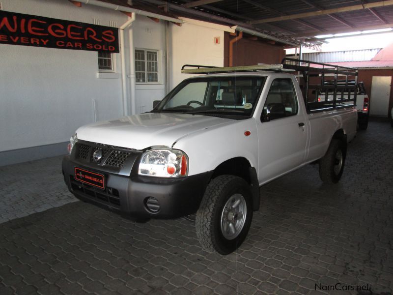 Nissan Np300 2.4i S/C 4x4 in Namibia